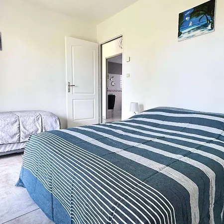 Pour 6 Pers. Avec Piscine Au Cap D'agde - Fr-1-607-218 Villa