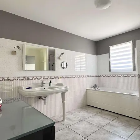 Villa Pour 6 Pers. Avec Piscine Au Cap D'agde - Fr-1-607-218
